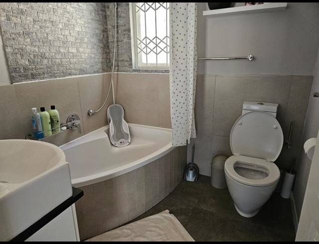 3 BEDROOM TOWNHOUSE FOR SALE IN DAWNCLIFFE